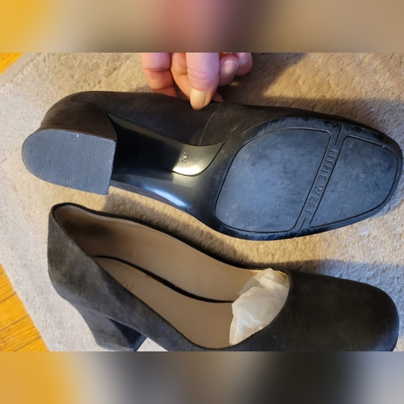 Size 7 - Nine West grey suede pumps with block heels - Picture 3 of 5
